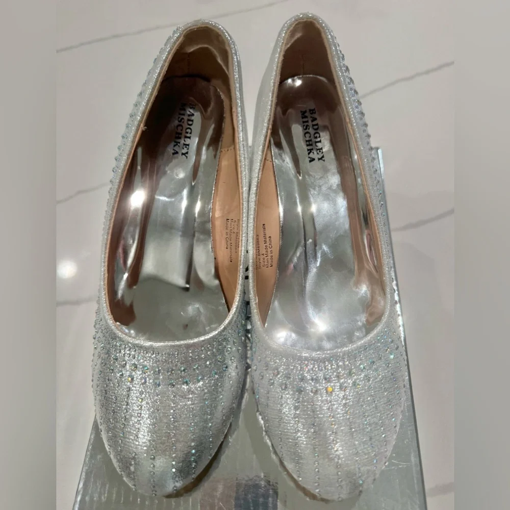 Badgley Mischka Silver Girls Dress Shoes-Size 4 - Picture 3 of 13